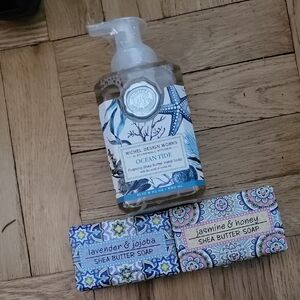 BUNDLE/FOAMING HAND SOAP/2-BARS SOAP